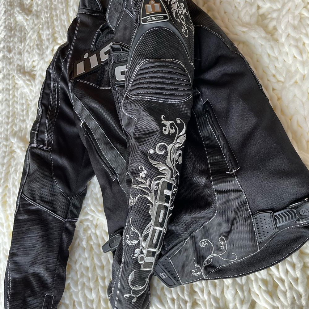 ICON Riding Jacket for Women, size Small - Picture 5 of 7